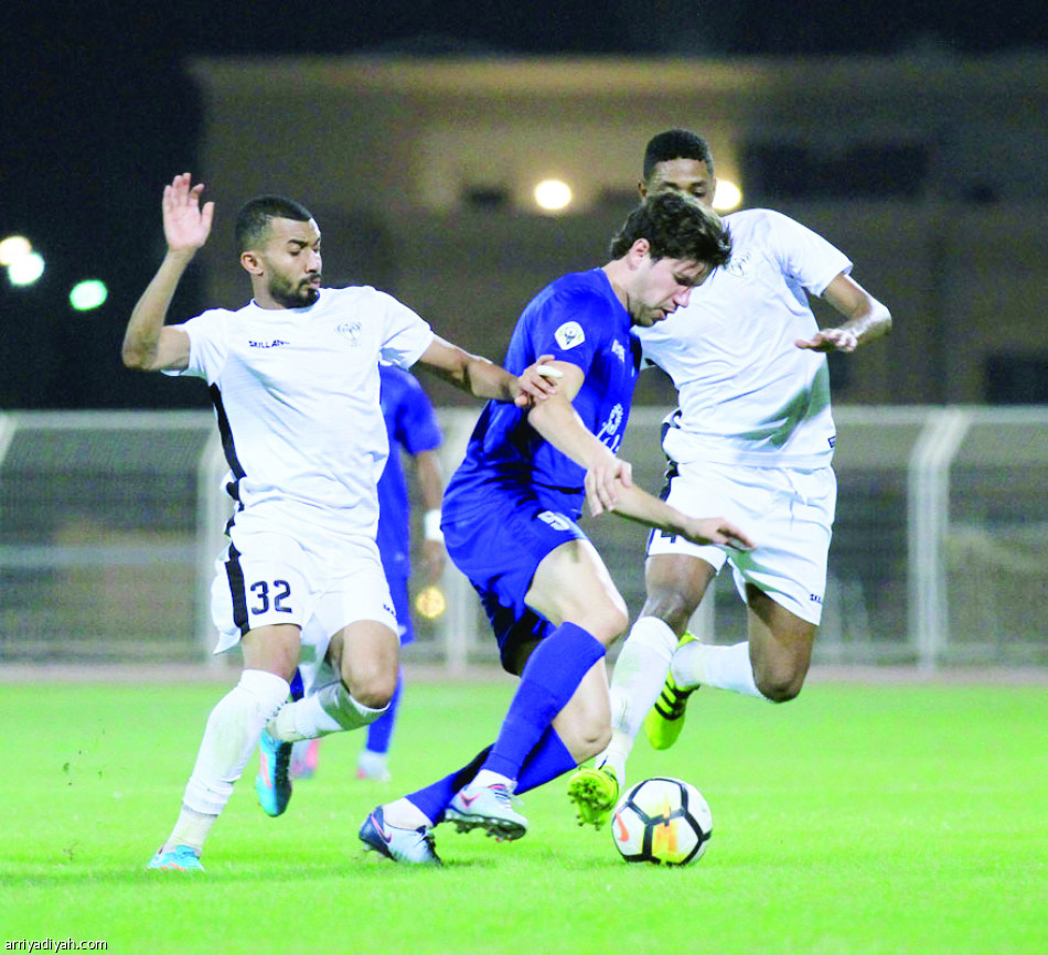 الخليج يزاحم الطائي على صدارة دوري فيصل