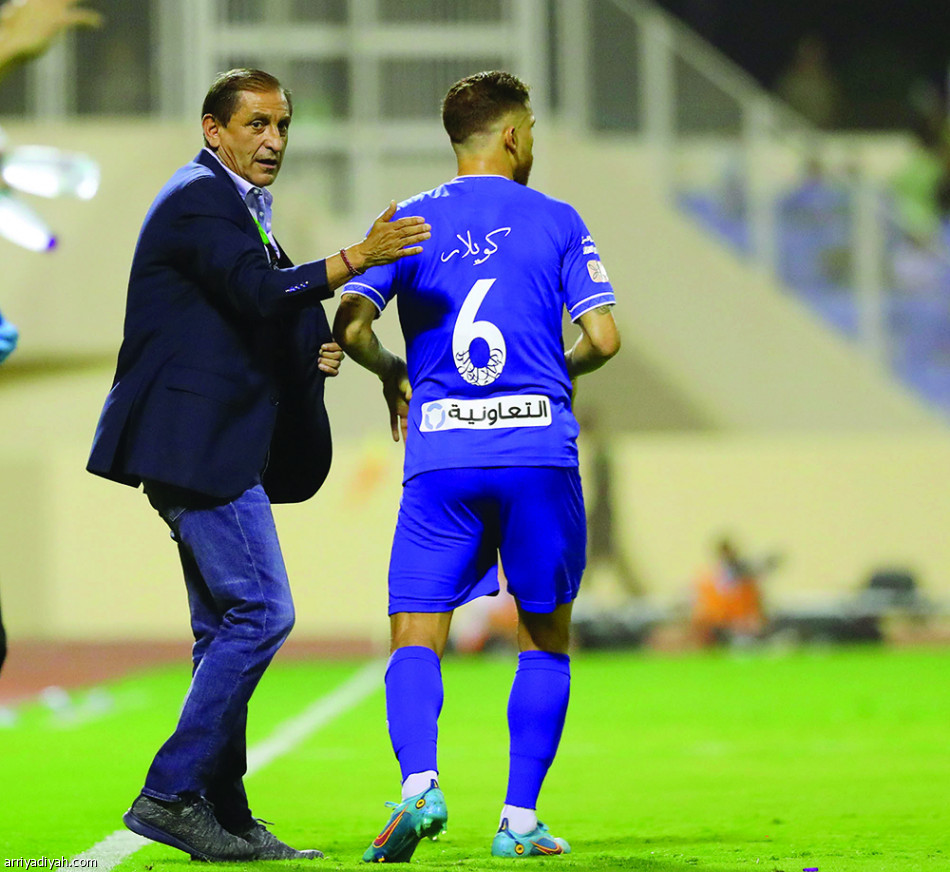 الهلال يكسب الصدارة.. 
ويخسر الدفاع