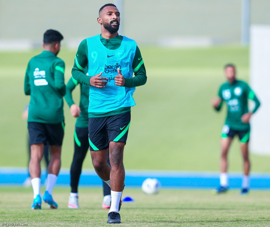 الأخضر يناور.. و«الكاحل» يبعد الحربي