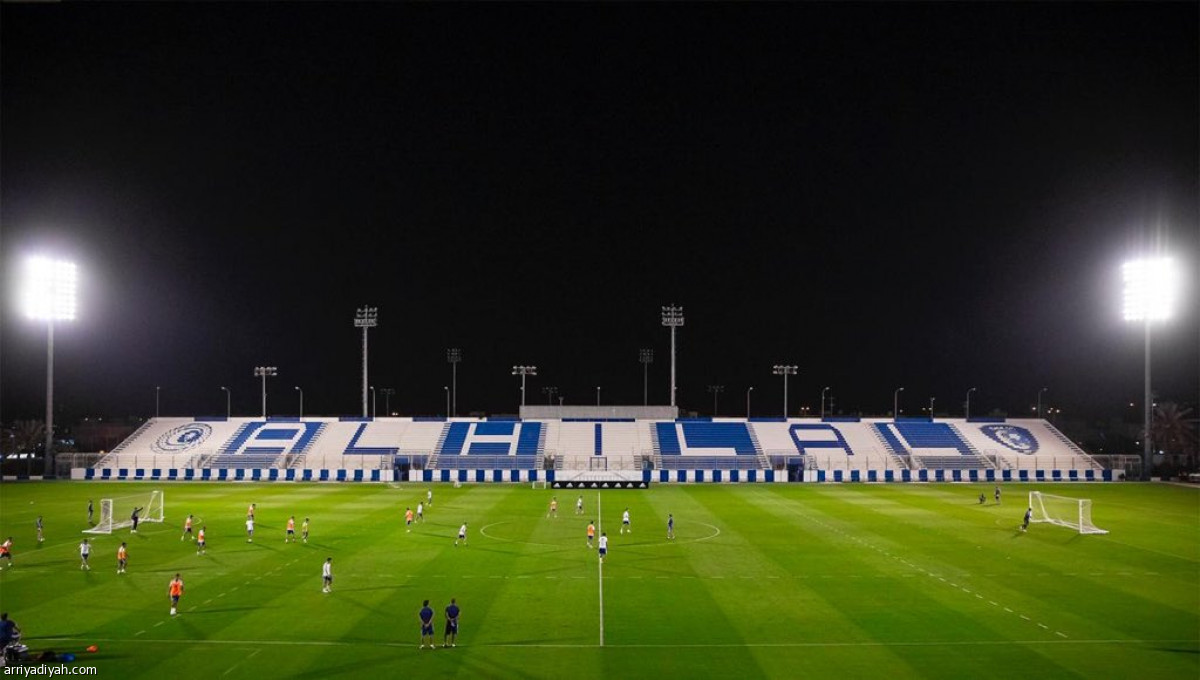 التانجو في الهلال