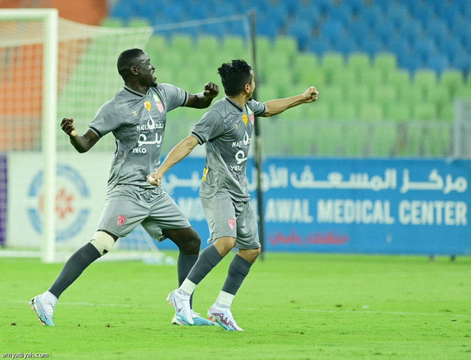 جدة يسقط  في داره بثنائية العربي