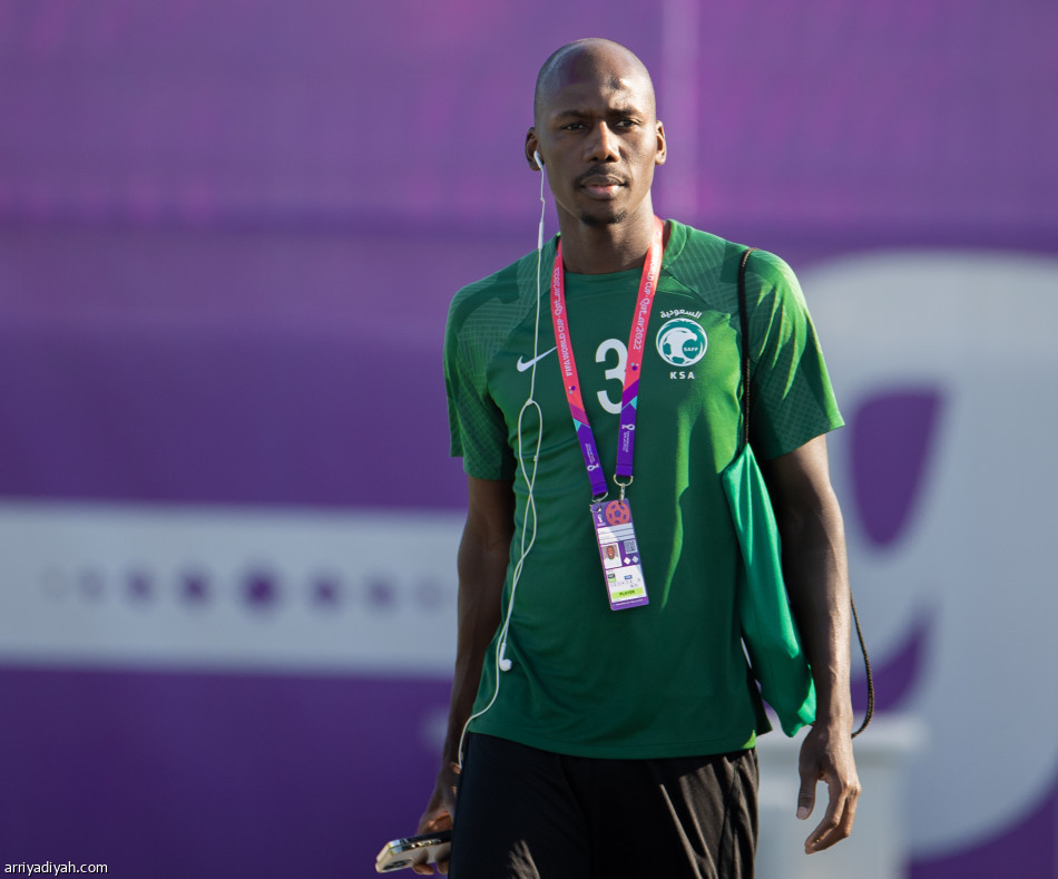 الأخضر.. مناورة ترسم خطة بولندا