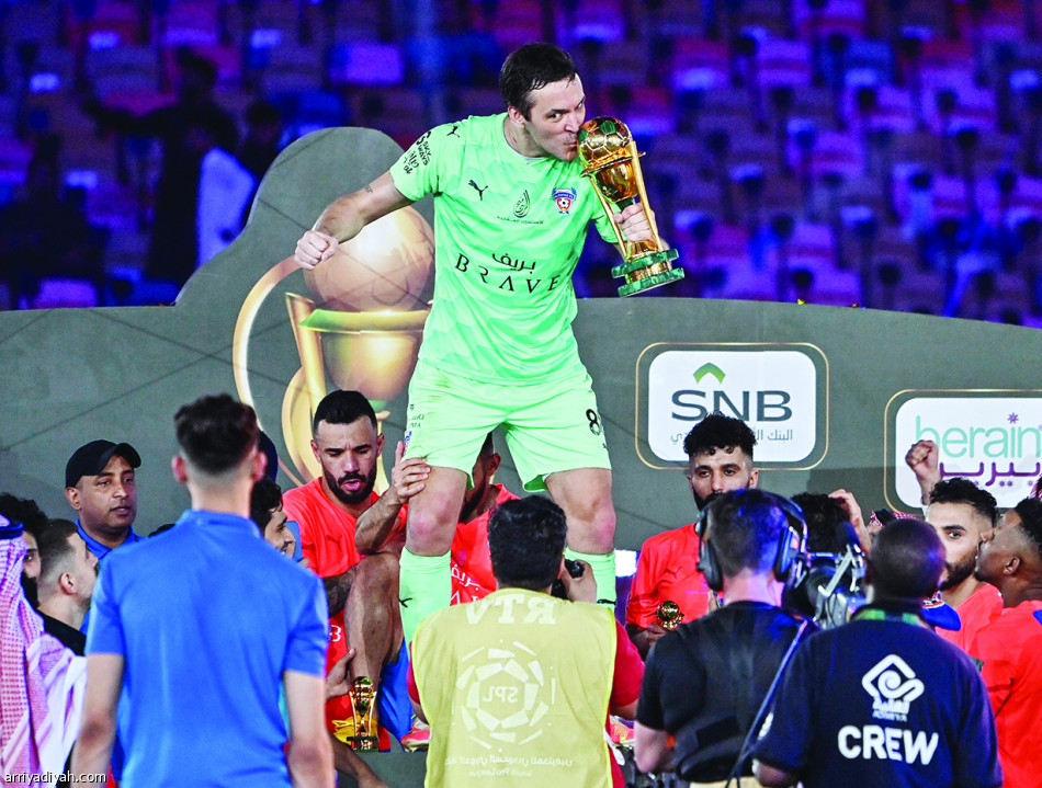 رازوفيتش.. يكسر عناد الخليج