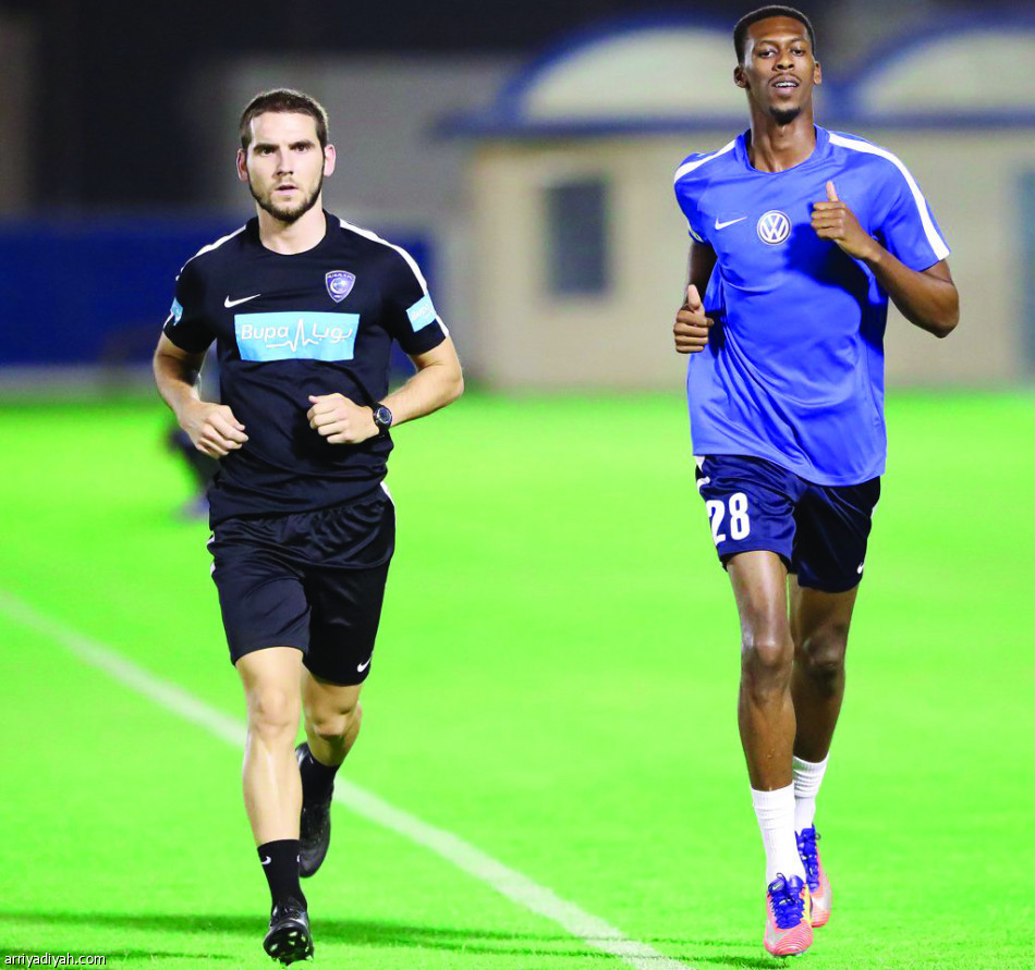 دياز يرصد أداء لاعبي الهلال بالتقنية