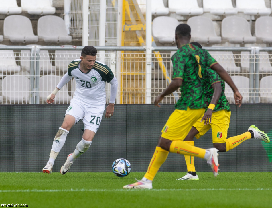 الأخضر يخسر تجريبية مالي بثلاثية