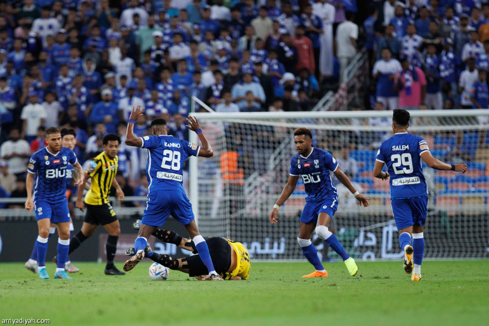 الهلال ينهض.. ويُكبد الاتحاد الخسارة الأولى