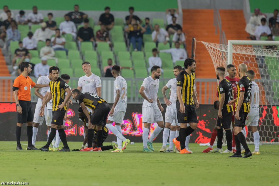 الشباب يبعثر الاتحاد ويهدي الصدارة إلى ضمك