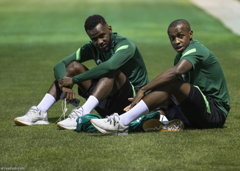 الأخضر ينطلق في أبو ظبي