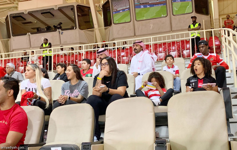 الخامسة تواليا 
الأرض تعاند الوحدة