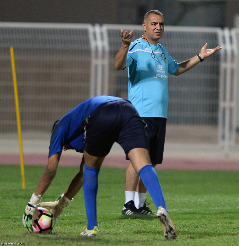 فتحي الجبال يجهز الفتح للشباب