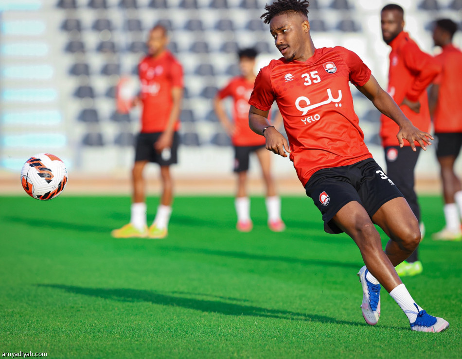 الرائد يستعيد الشهري قبل الاتحاد