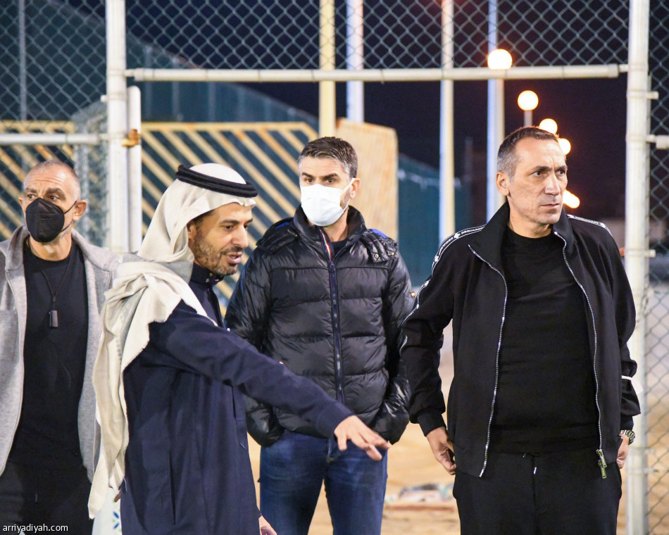 الفتح يستقبل دونيس ويضم الخليف