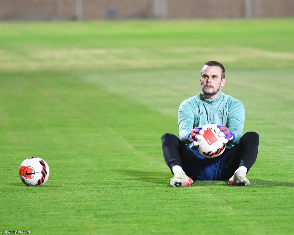 الحراس الـ 10 الأوائل..
3 سعوديين يزاحمون الأجانب