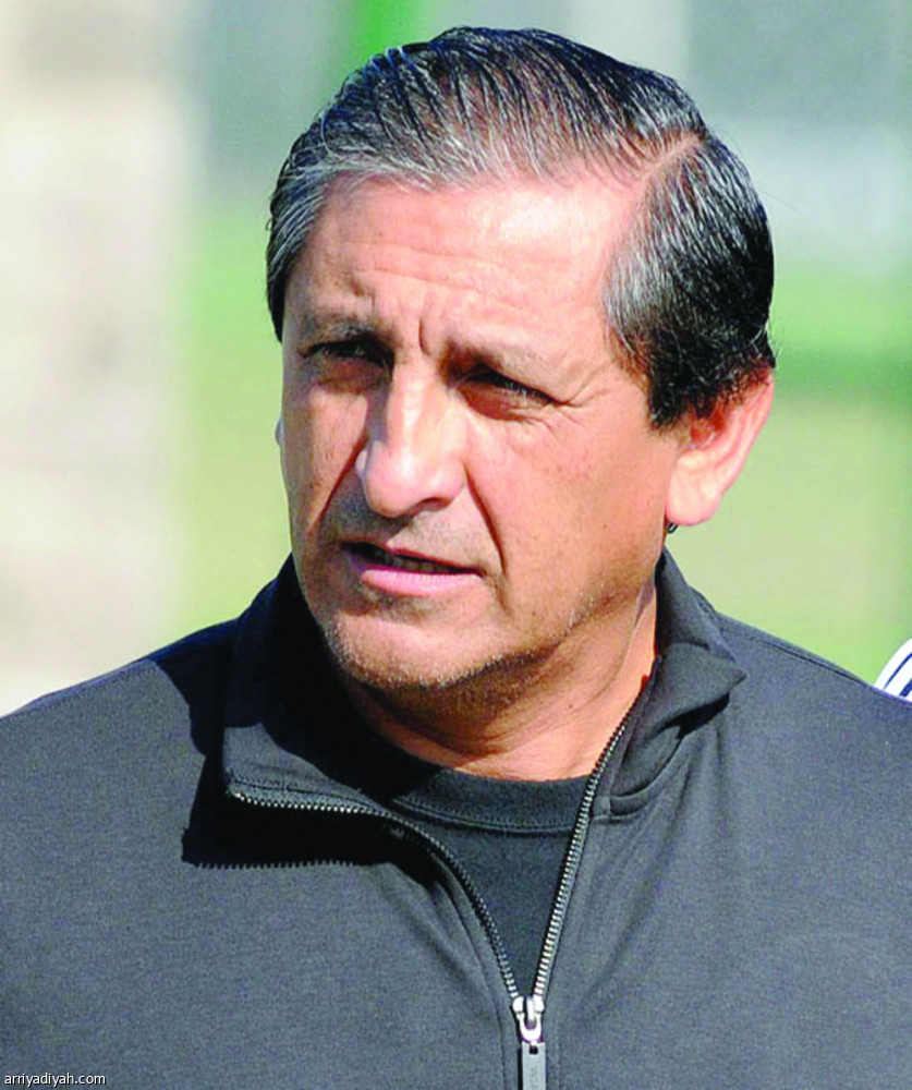 “واتساب” يؤجل مباراتي الهلال والاتحاد