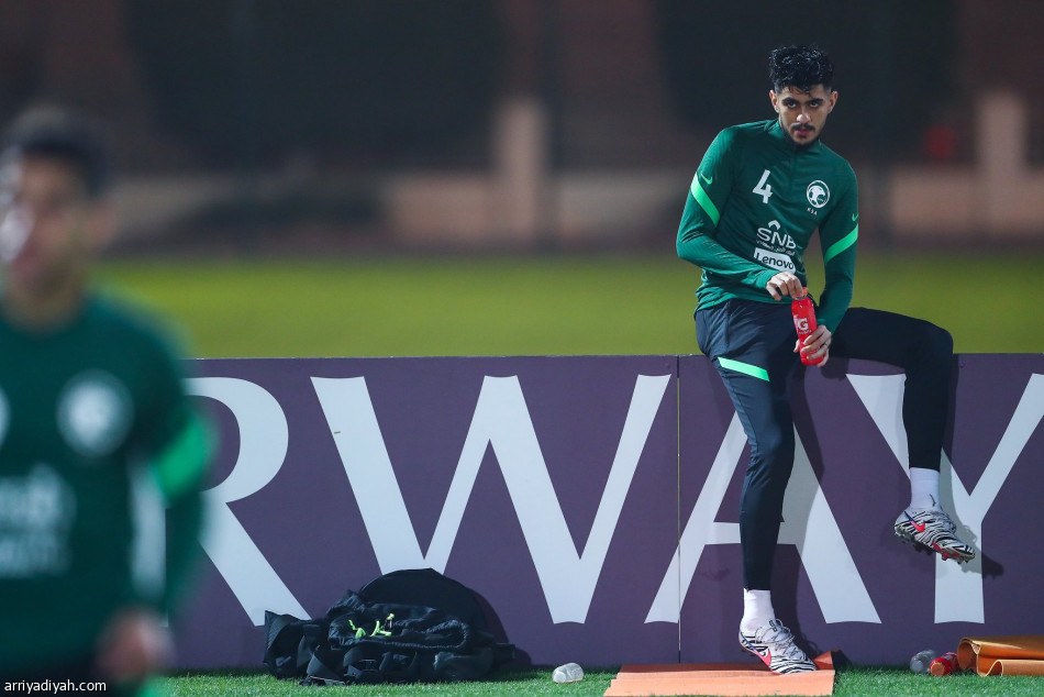 الأخضر يدشن تدريباته في الدوحة