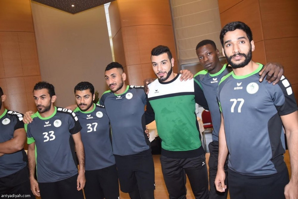 الأخضر يواجه روسيا البيضاء في ثاني خطوات المونديال