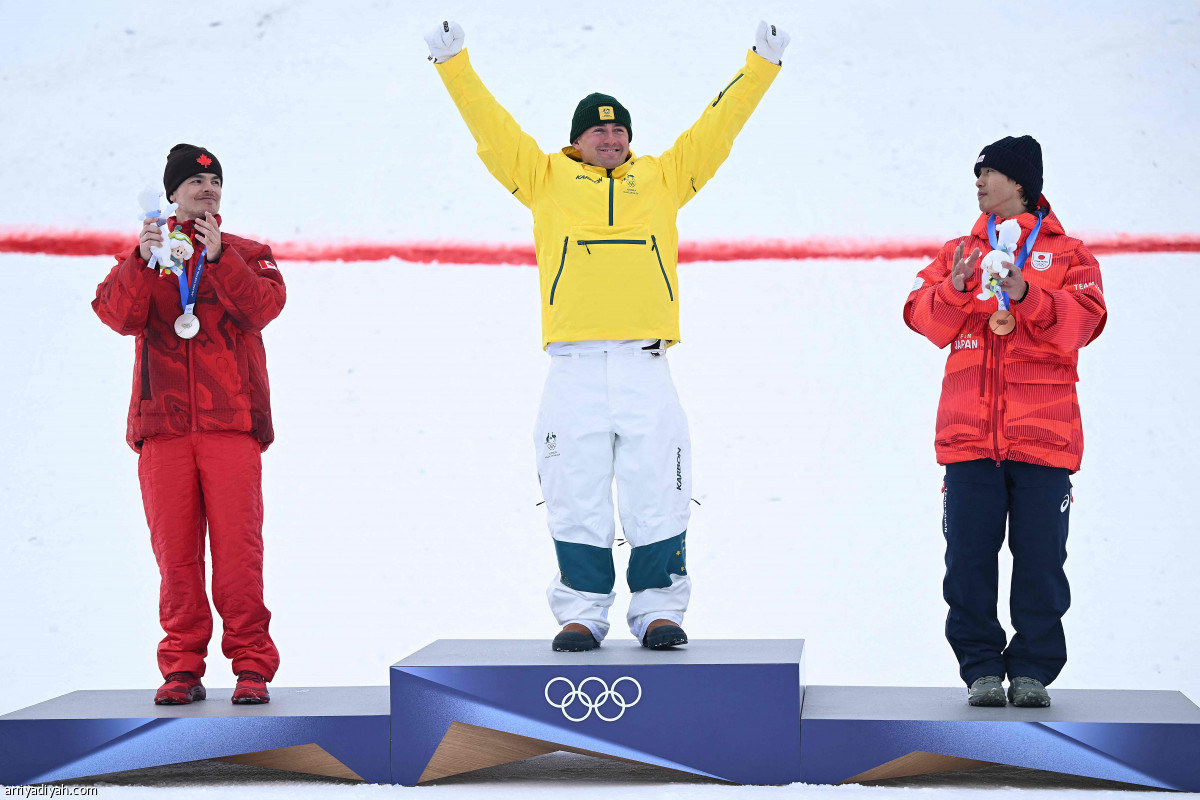 وودز يحصد الذهب