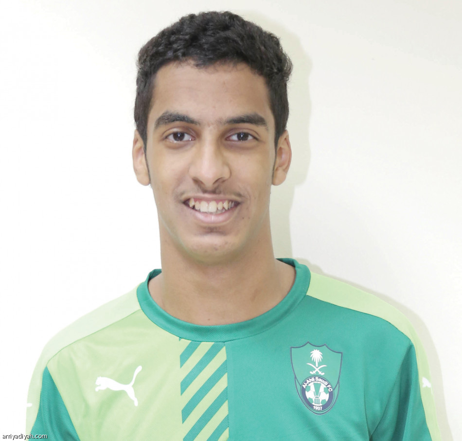 الأهلي
يبعد عواجي والربيعي والزبيدي