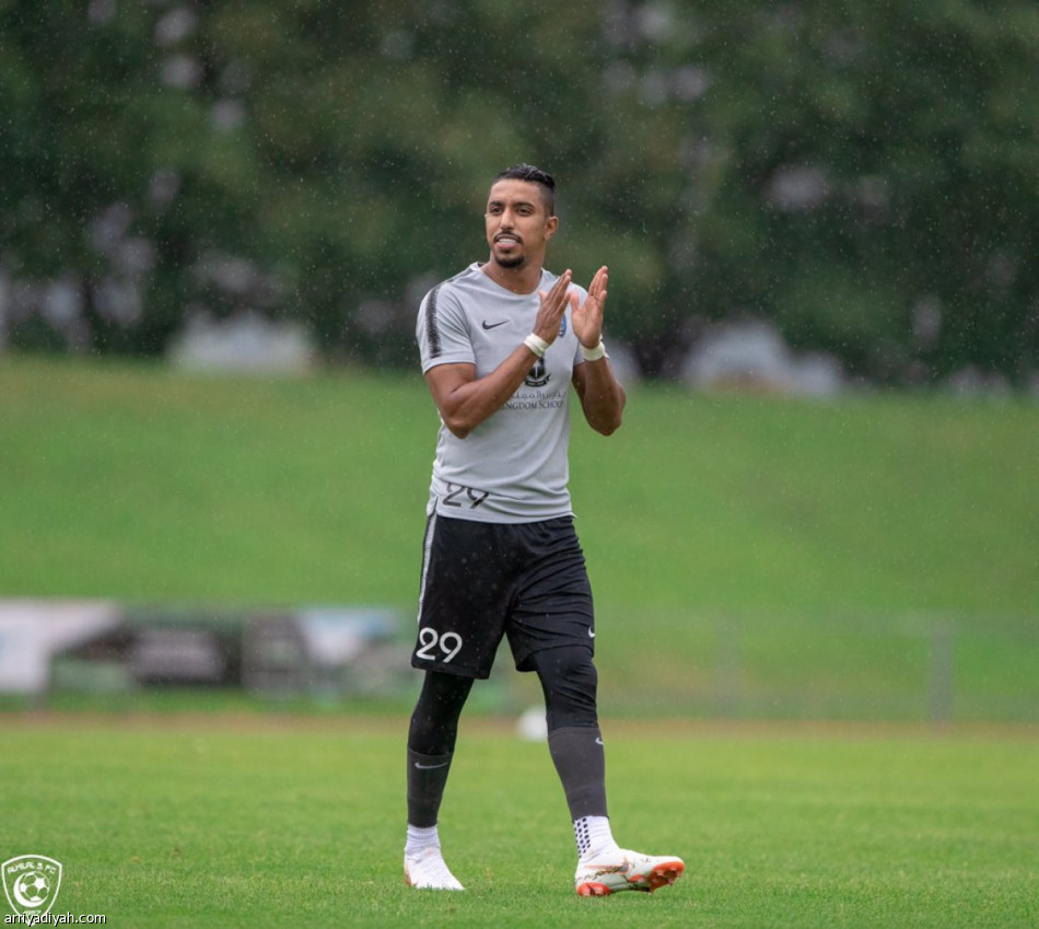 دوليو الهلال يشعلون التدريبات في ظهورهم الأول