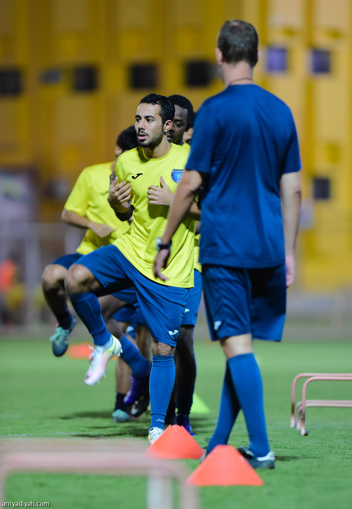 التعاون يواصل تمارينه ويلاقي الهلال السبت