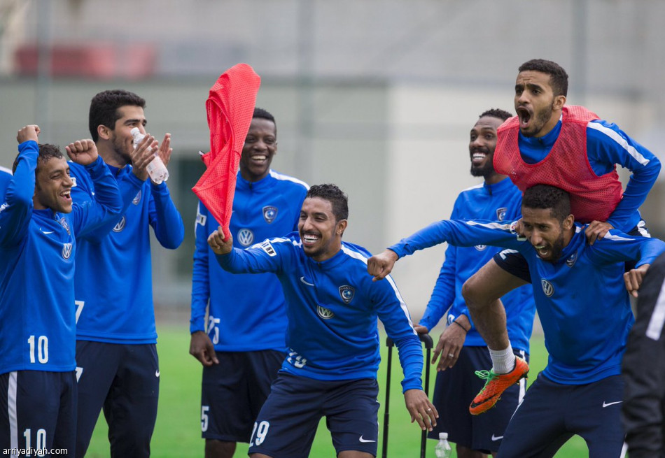 دياز يفصل مدافعي الهلال عن المهاجمين