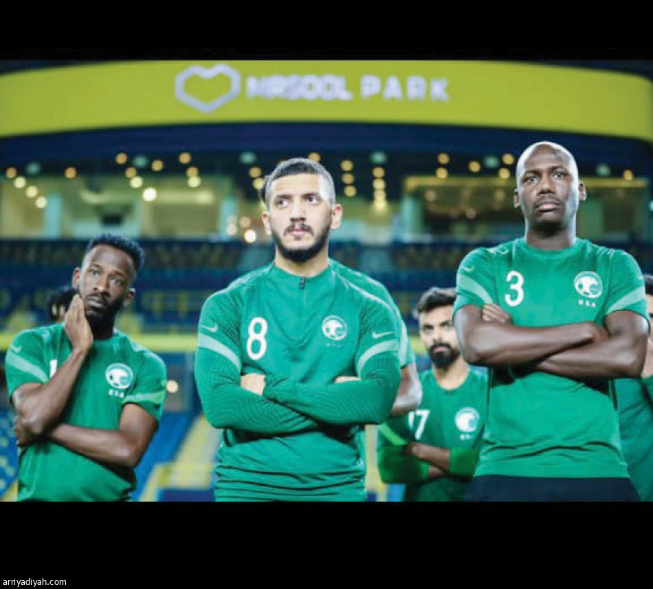 لاعبو الأخضر
7 خارج الطائر الأزرق