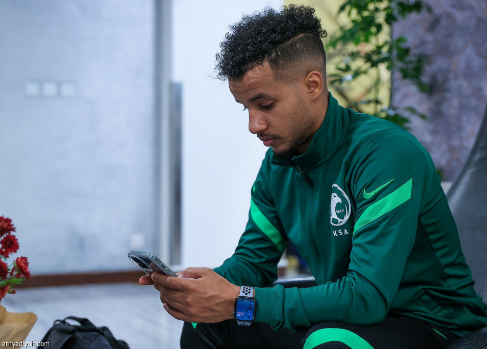 بعثة الأخضر تغادر إلى سيدني