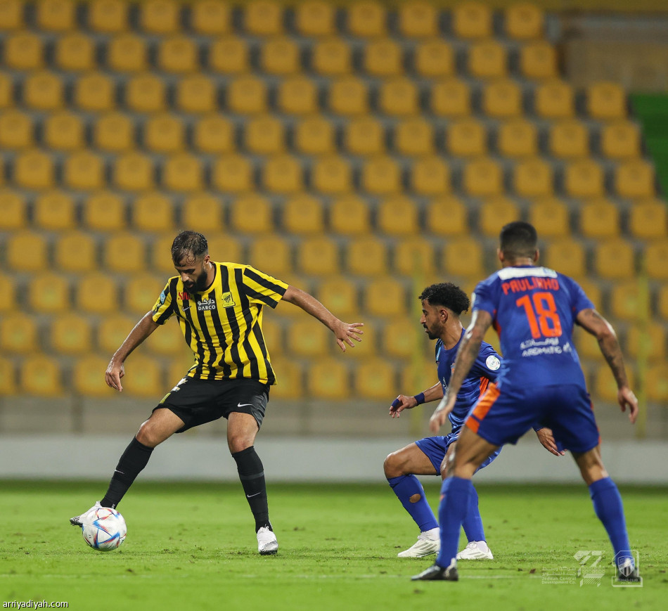 الاتحاد يجتاز تجربة الفيحاء بثنائية