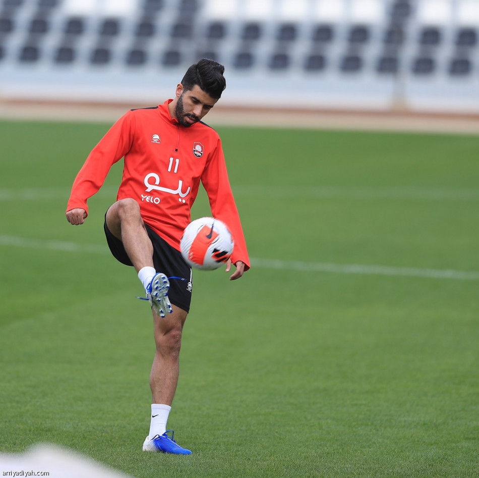 سانتوس والغامدي ينعشان الرائد