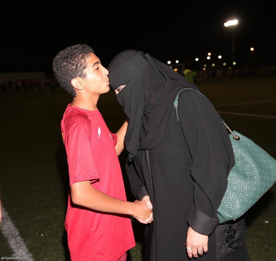 القادسية يكرم عائلة الربيع ويمنحهـم تذاكر مجانية حتى نهاية الموسم