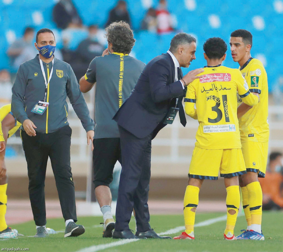 على طريقة الفتح
الاتحاد يبلغ الأربعة