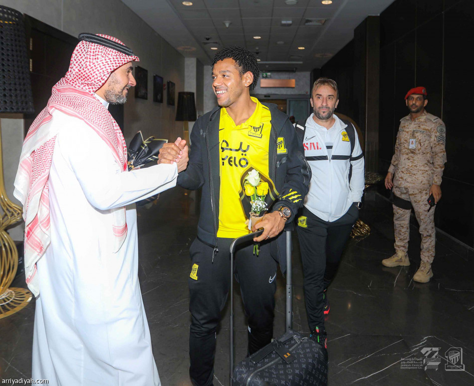 في الجو..
طرب وممر شرفي