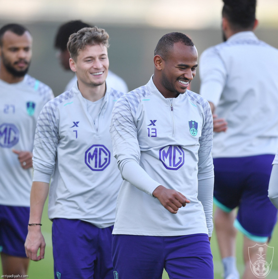 الأهلي يختبر إعداده أمام أبها