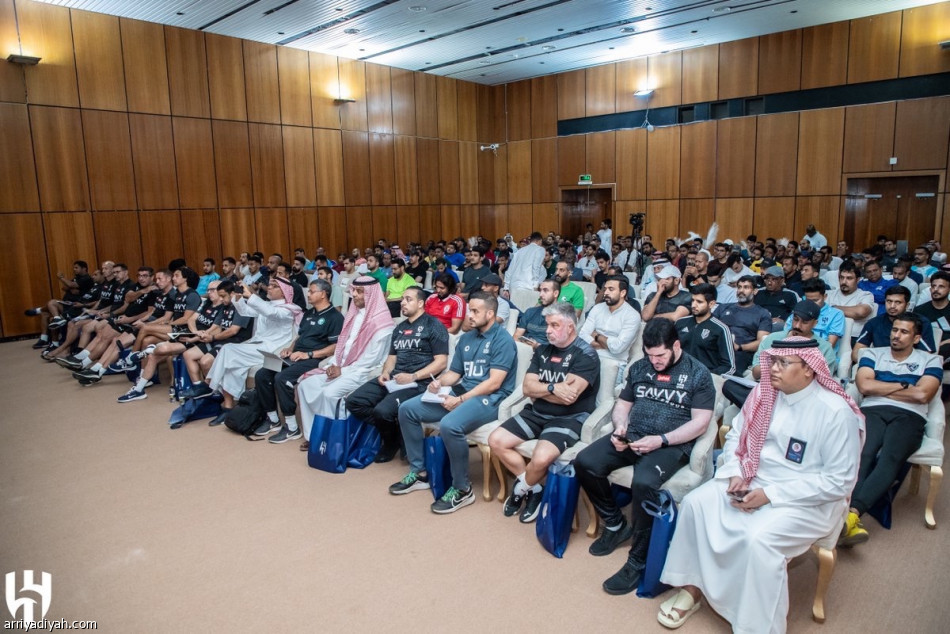 جيسوس يحاضر المدربين السعوديين