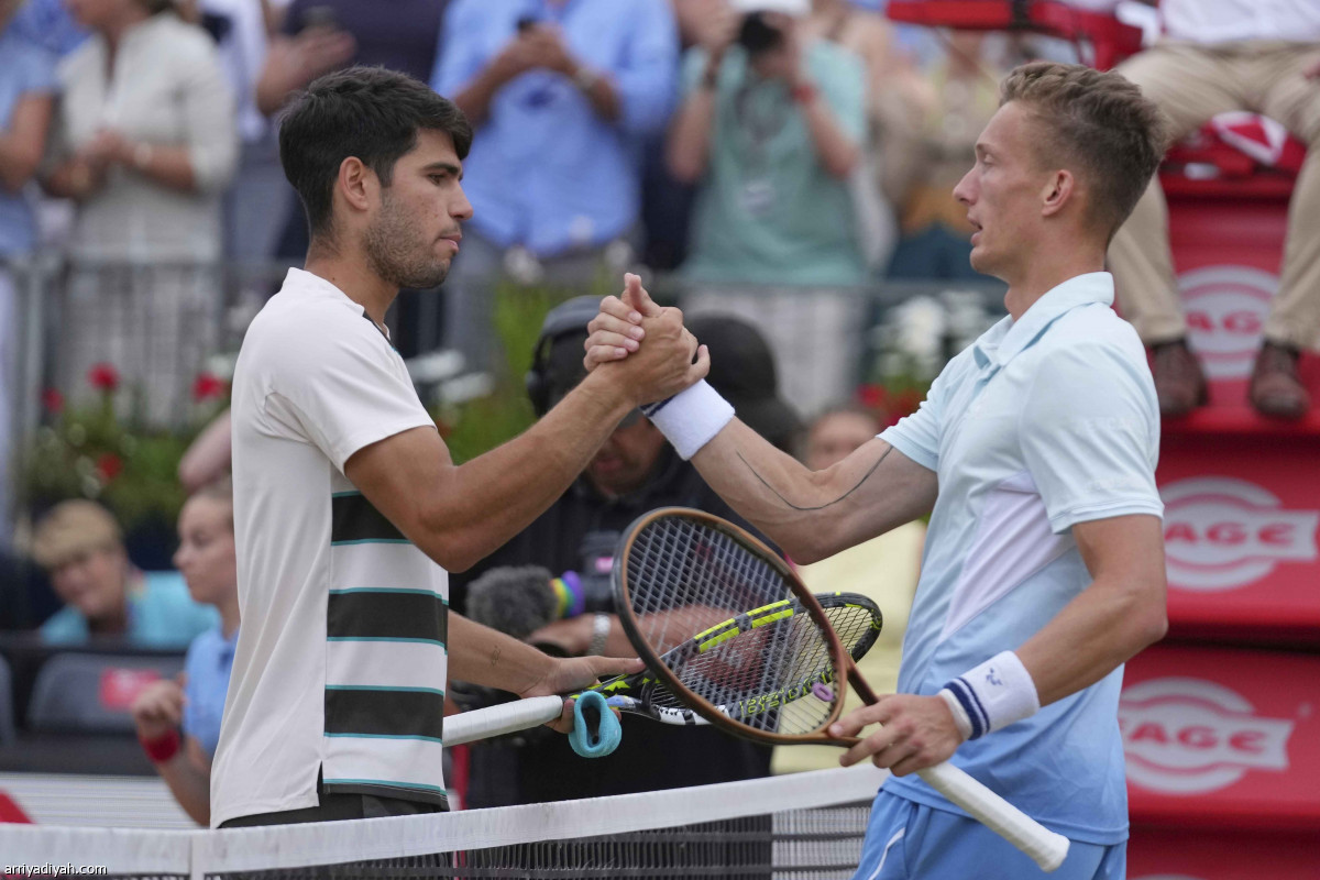 ألكاراز يسيطر