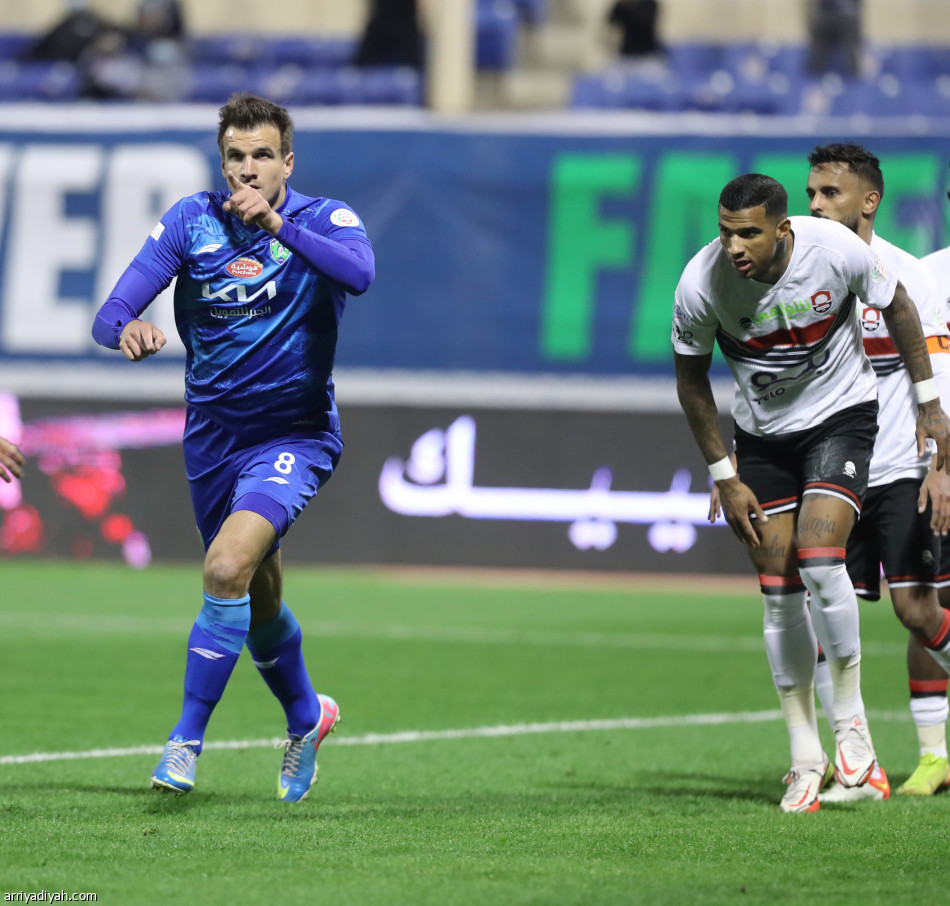 الرائد يكسب الفتح بثلاثية