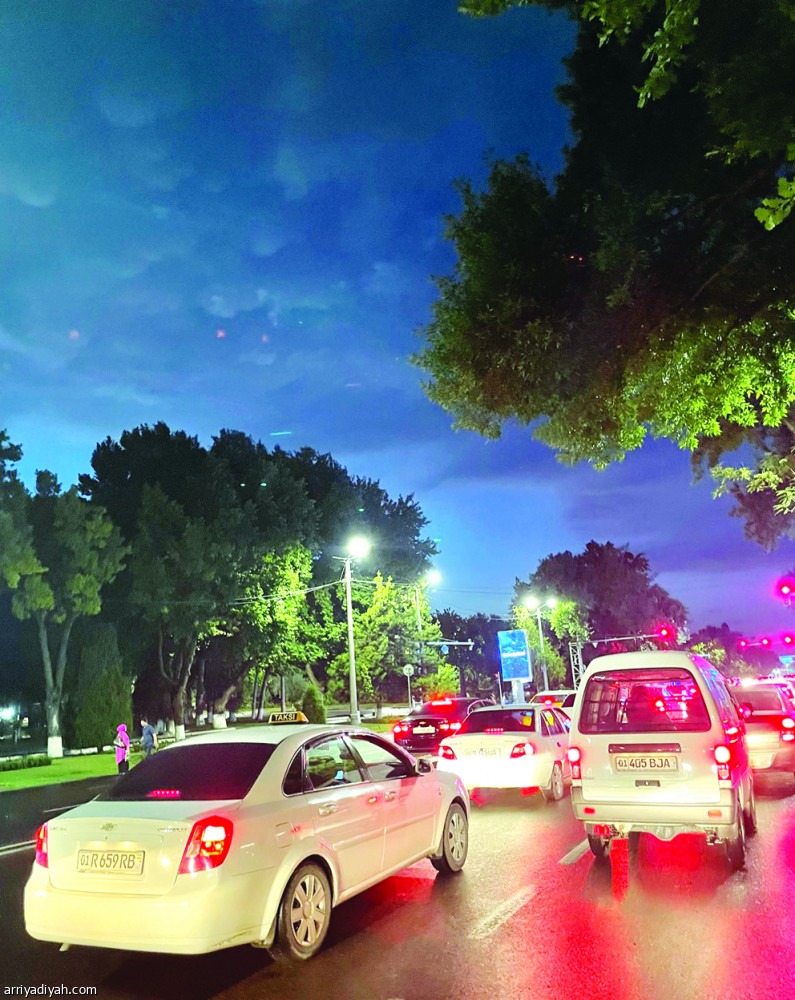 الأوزبكي يستعين  بـ4 دوليين