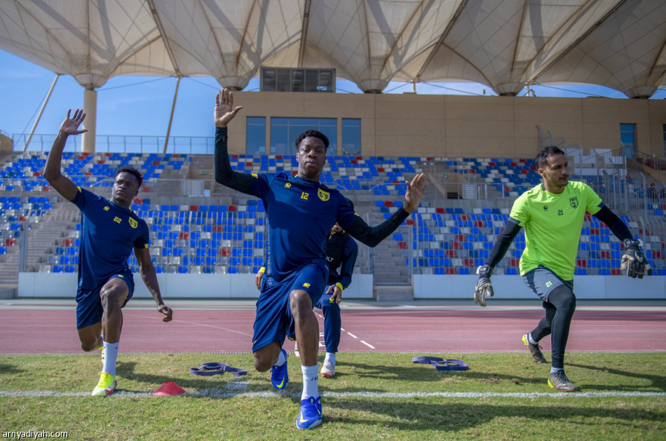 التعاون يستعد على فترتين في البحرين