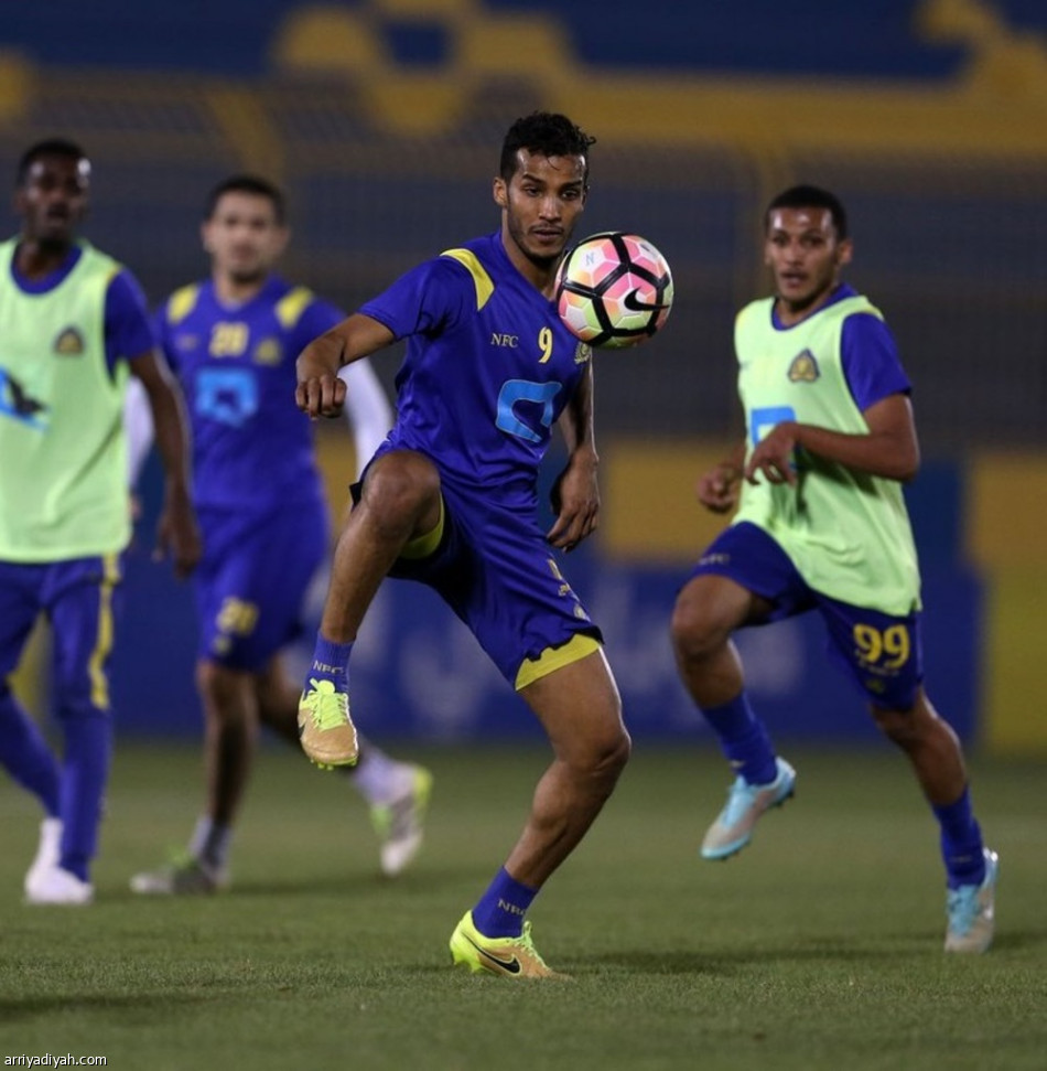 هزازي يعود ويشارك في تدريبات النصر