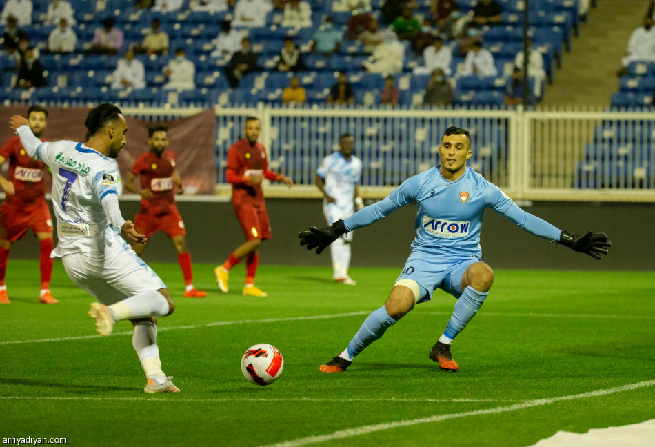 «الثالثة تواليا».. ديربي عسير في قبضة ضمك