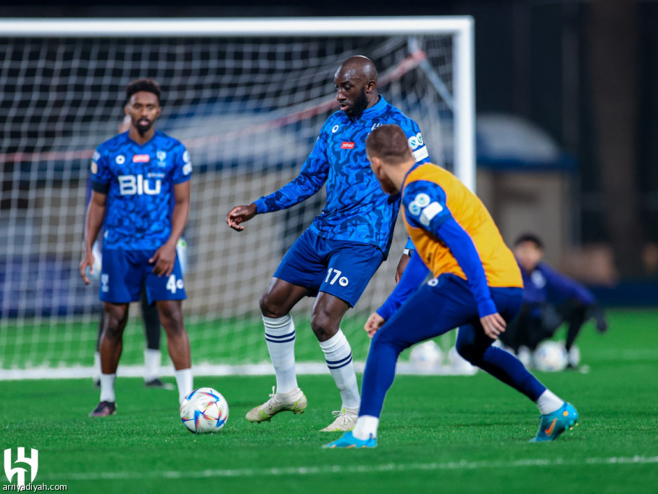 الهلال.. فييتو يلامس الكرة