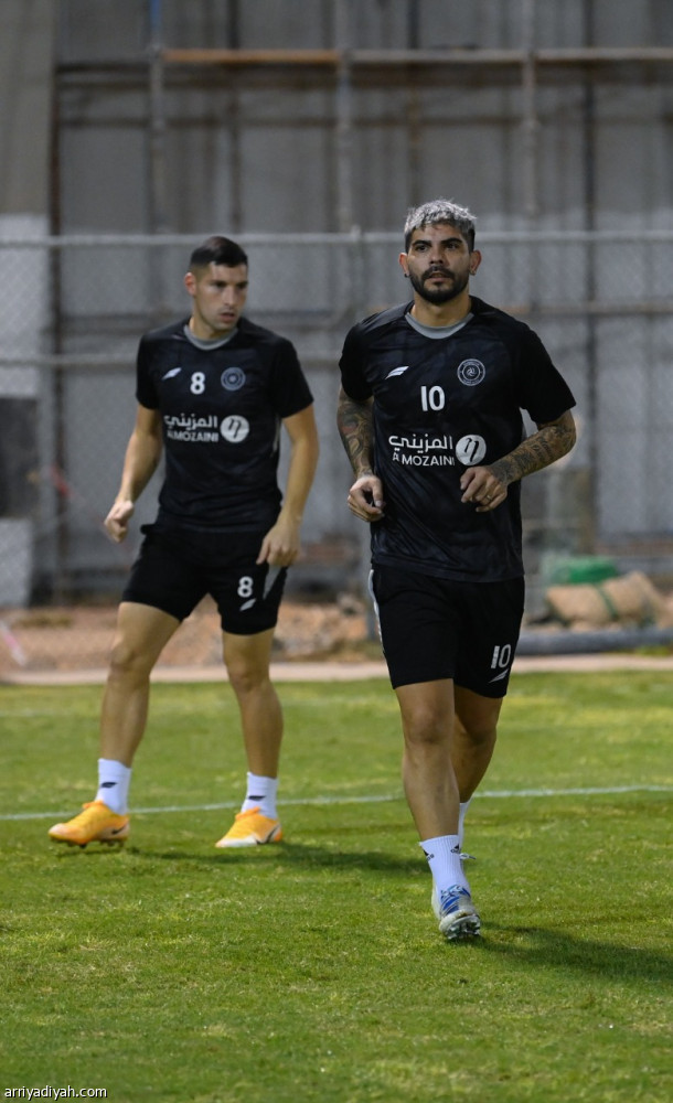 مورينو يجهز الشباب للهلال بالفيديو