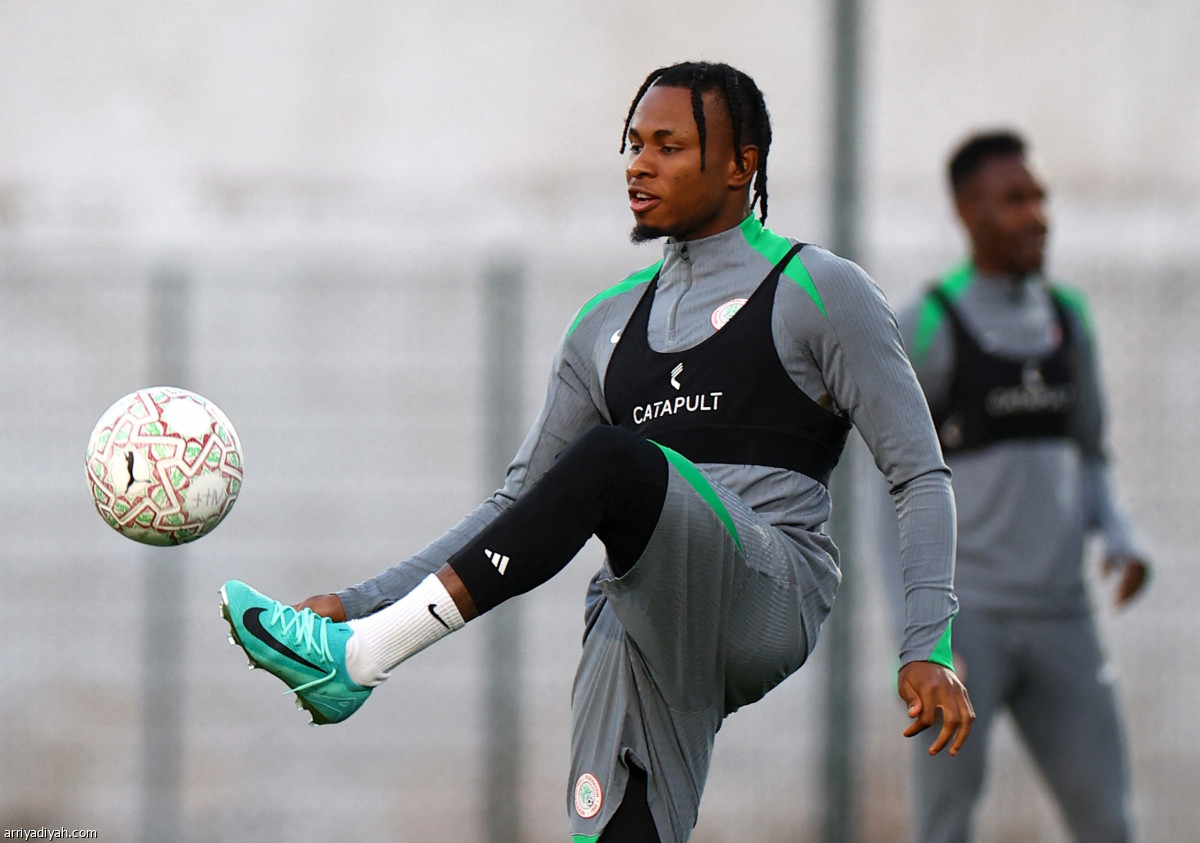 البرونز بين «الفراعنة» و«النسور»