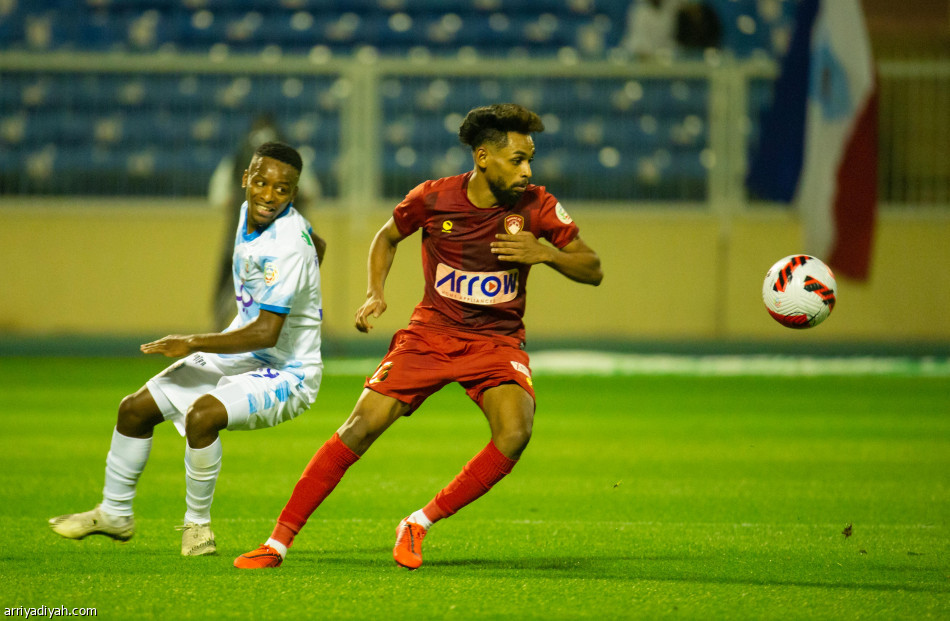 «الثالثة تواليا».. ديربي عسير في قبضة ضمك