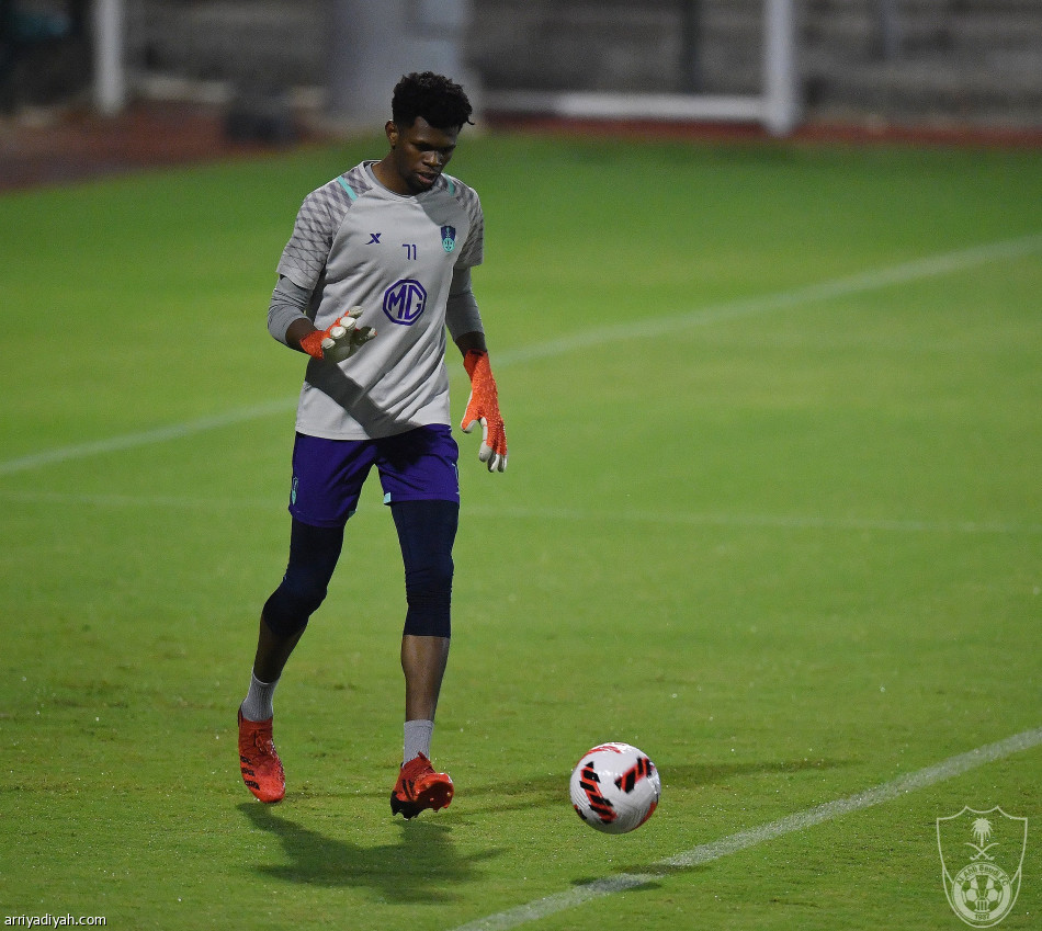 هاسي يكثف التكتيك للهلال