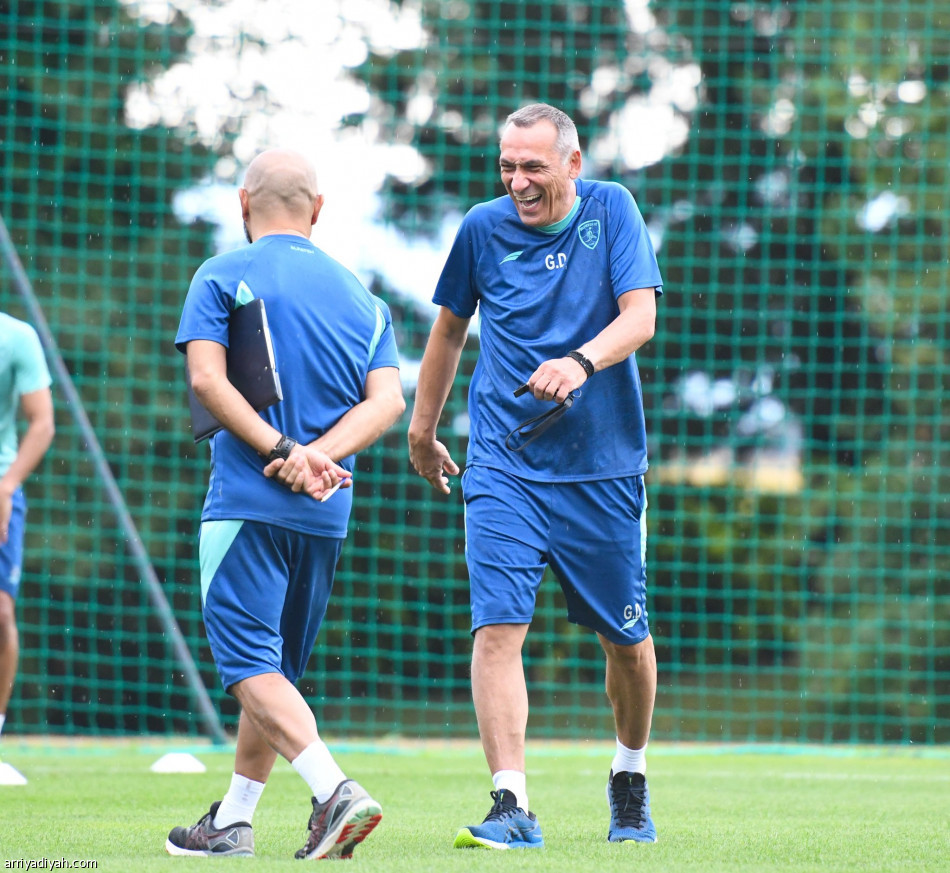 الفتح.. دونيس يكثف اللياقة في الغابات