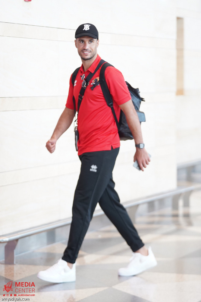 أنسيلمو يتقدم قائمة الوحدة في معسكر مورسيا