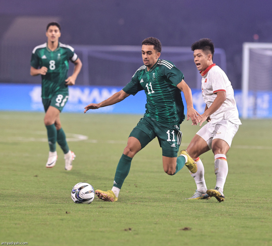 الأخضر يعبر إلى ثمن النهائي