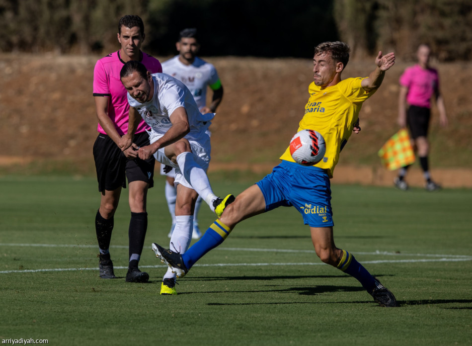 الشباب يكسب التجربة الأولى