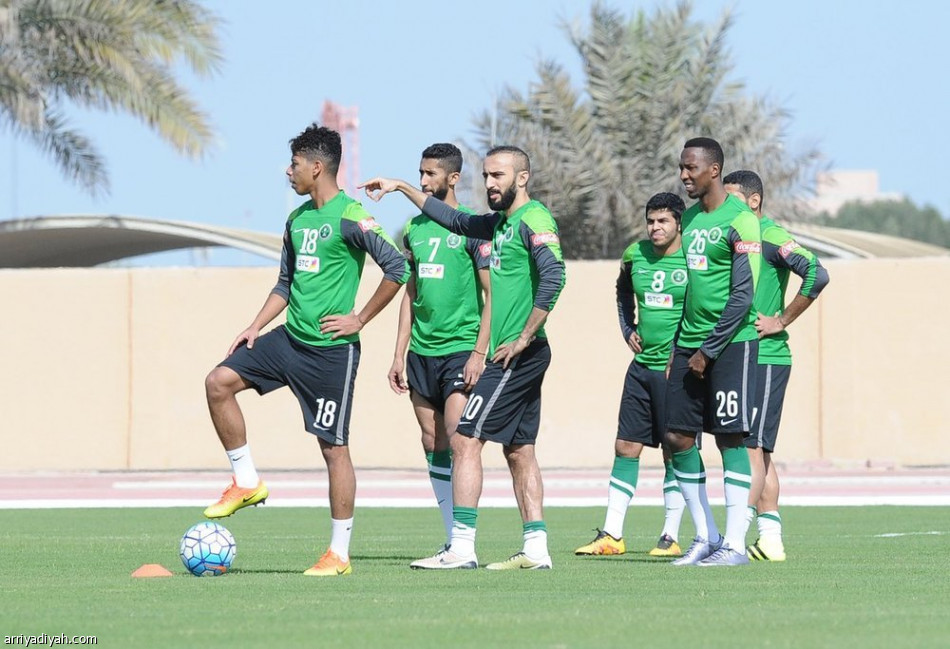 وليد عبدالله يفشل في إكمال مران المنتخب الأول